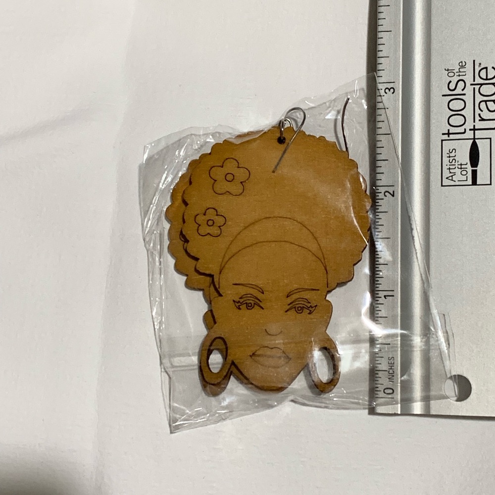 💥BOGO SALE💥Lg. Wooden Fashion Statement Earrings - Picture 2 of 2